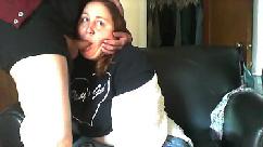 Cara foda enquanto assiste pornografia engole uma enorme carga de esperma