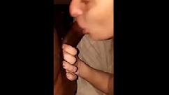 Milf com estampa de tigre cavalga e chupa pau