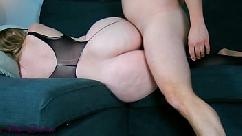 Madrasta em lingerie sexy seduz filho com sua bunda enorme