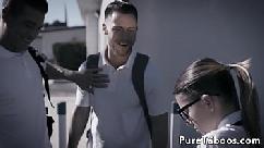 Bebês intimidados r foda-se de três maneiras