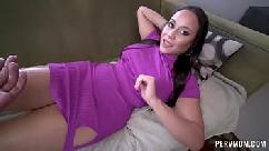 Madrasta pede massagem ao enteado