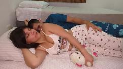 Minha meia-irmãzinha divide a cama “isso deveria ficar na família”