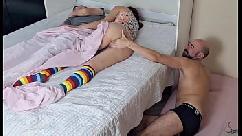 Tivemos que dividir quarto com padrasto do meu marido e olha no que deu