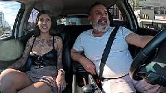 Nikatsu entra na carona e mostra que é a verdadeira rainha do anal e com direito a squirt