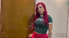 Cheguei da academia suadinha e meu enteado não deixou eu nem ir tomar banho