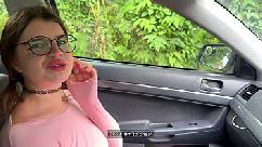 Ela traiu o namorado e me deixou foder seus buracos