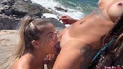 Fui ao rio de janeiro ver minha amiga e ela me levou para praia de nudismo fodemos em publico para todos ver sexo lesbico