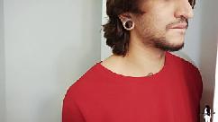 O meio-irmão da minha namorada nos espia enquanto fazemos sexo na cozinha e eu o seduzo para me foder também