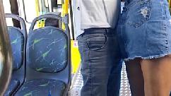 Jovem estudante encoxada e fodida no ônibus em público