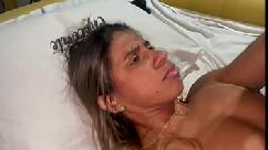 Esposa com negÃo pirocudo no motel dando gostoso corno filmando ela gozou no pau do negÃo ele deu o troco gozandondo na cara dela e no corpo todo o corno nÃo se aguentou e gozou na boca dela