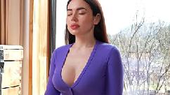 Tentando meditar mas seu pau grande é tudo em que consigo pensar