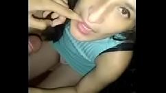 Nós tivemos uma transa arriscada no banheiro do cinema no final eu engulo o sêmen