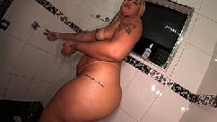 Virou festa no chuveiro com as baianas rabudas na casa