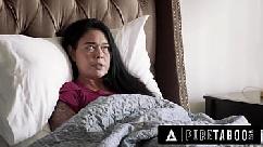 A pervertida dana vespoli observa o ex-namorado foder sua enteada obediente kylie rocket