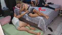 Esposa teve que dividir o quarto com sua amiga