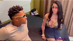 Minha bucetinha apertada nunca entrou um pau tÃo grande pedi pra por sÓ a cabecinha e ele botou tudo e judiou de mim