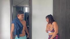 Dividindo o banheiro com minha madrasta e dando a ela a melhor foda da vida dela