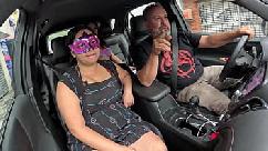Casada entra na carona escondida do marido enquanto ele está no trabalho - leticia gomes