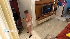 Recebendo o entregador com uma roupa bem safada com legenda em inglês